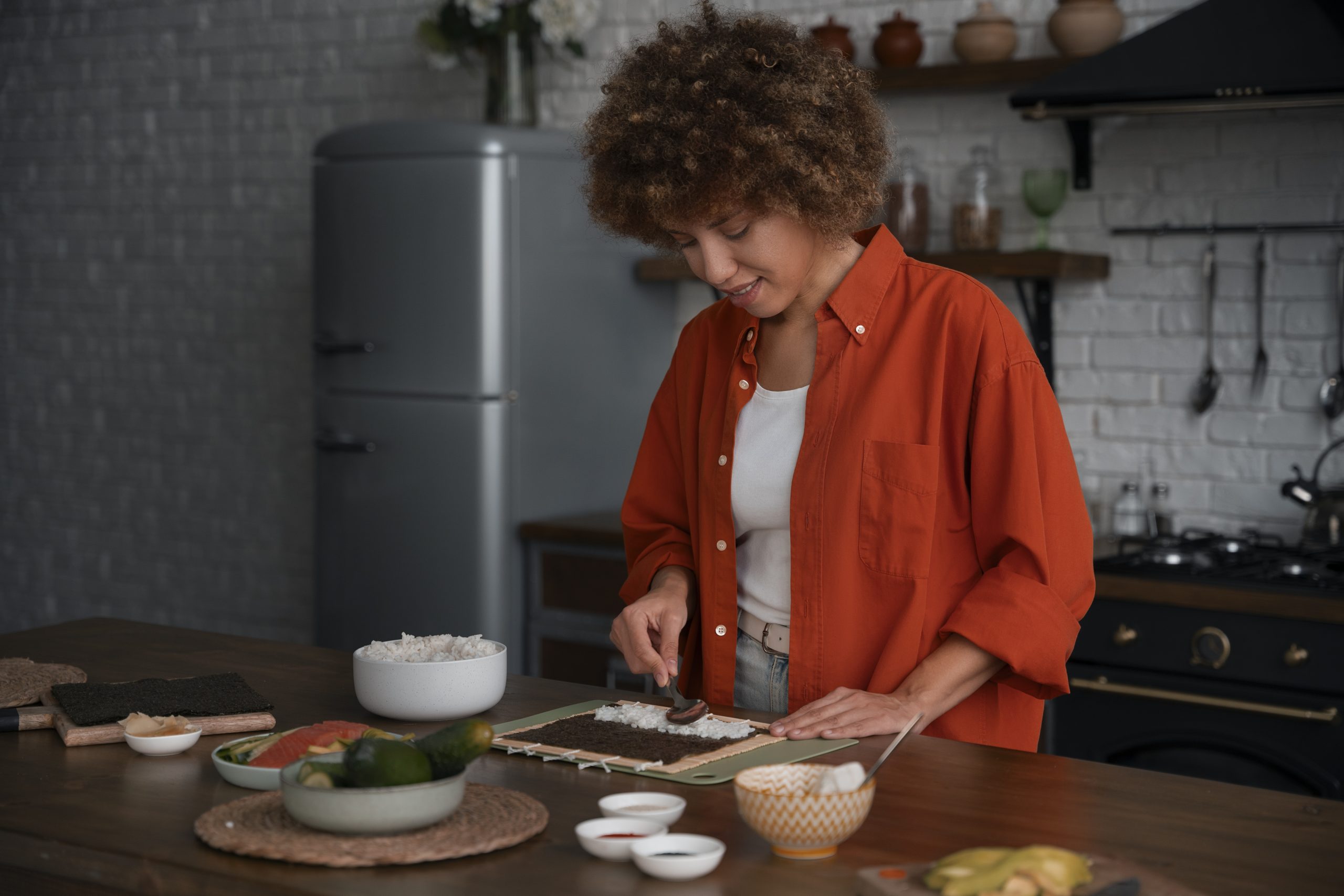 medium-shot-woman-learning-make-sushi